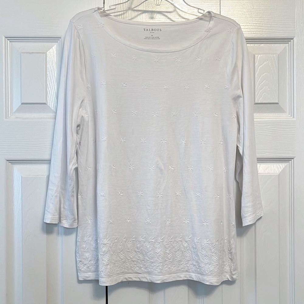 Talbots White 3/4 Sleeve Tee w/embroidered flowers Size M